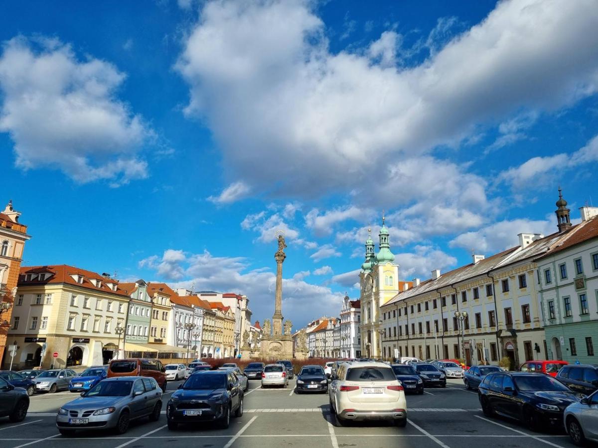 Luxusni Studio Na Velkem Namesti, Wi-Fi, Netflix Hradec Králové Екстериор снимка