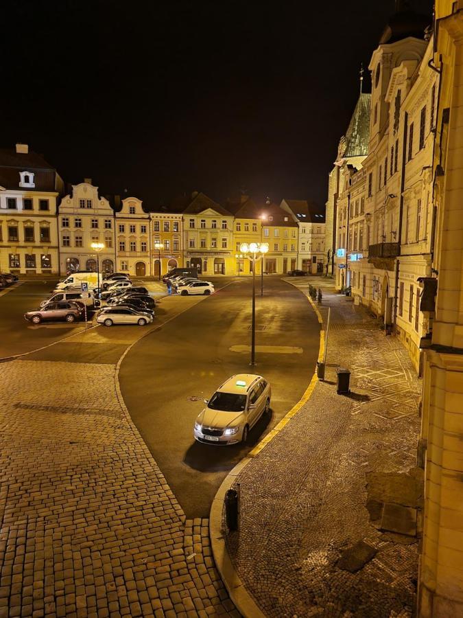 Luxusni Studio Na Velkem Namesti, Wi-Fi, Netflix Hradec Králové Екстериор снимка