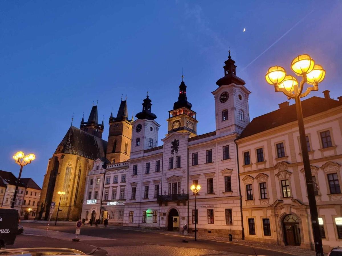 Luxusni Studio Na Velkem Namesti, Wi-Fi, Netflix Hradec Králové Екстериор снимка