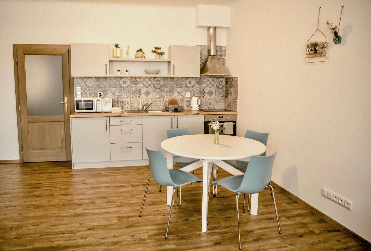 Luxusni Studio Na Velkem Namesti, Wi-Fi, Netflix Hradec Králové Екстериор снимка